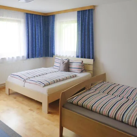 Tatil Evi Emberger, Fügen